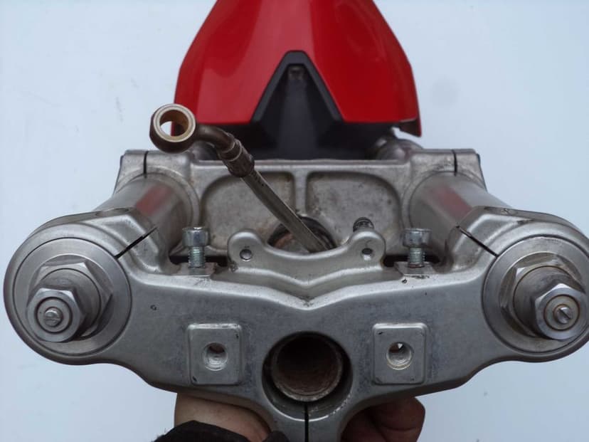 Ducati ds 1000 multistrada  półka dolna sztyca