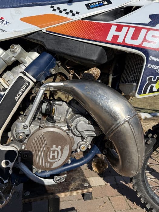 Cross husqvarna tc 85 2021 + drugi komplet plastików