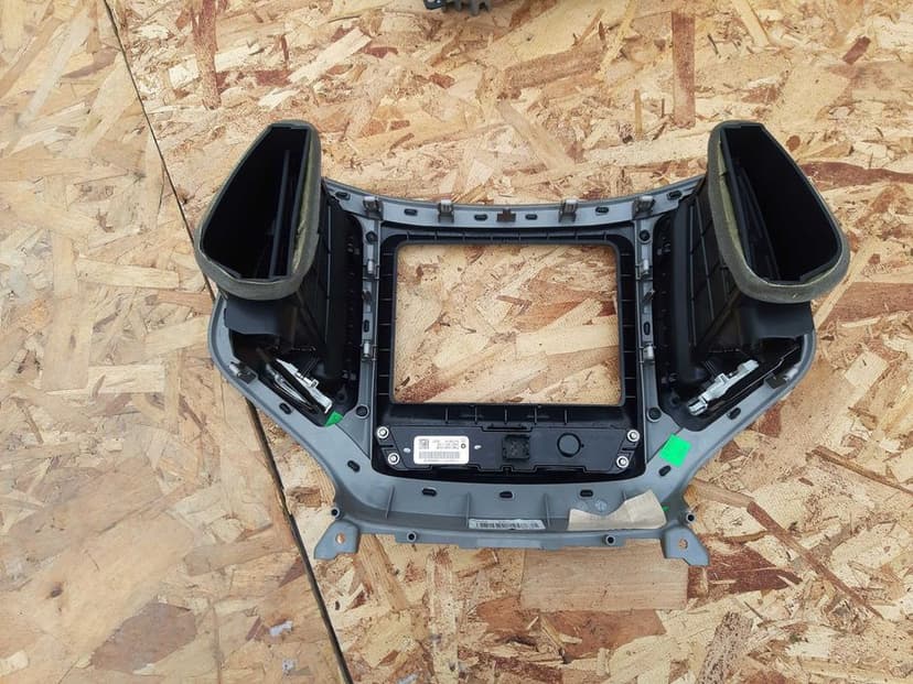 Ekran radio wyświetlacz Jeep Cherokee KL 13-18r USA ramka