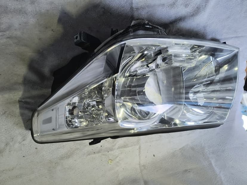 Lewa lampa Toyota Land Cruiser j200 Europa reflektor przedni