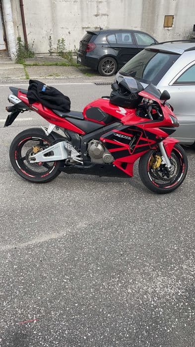 Honda *CBR 600rr*