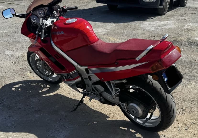 Honda VFR 750 RC36 1992r. 59tys bardzo zadbany z kufrem