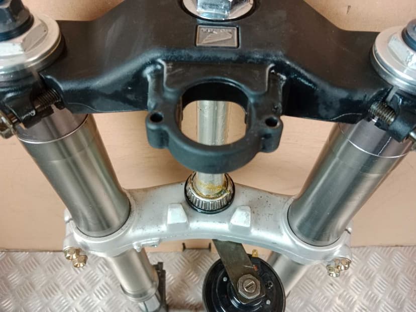 Honda CBR 929 SC44 Lagi Zawieszenie Przód Laga Prawa Lewa Półki Ośka