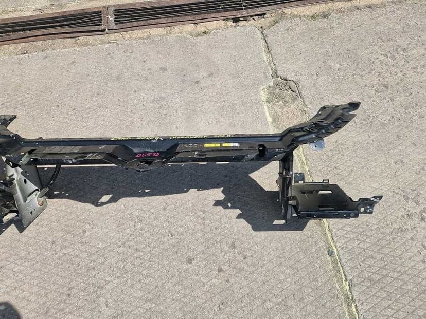 Land Rover Discovery Sport Wzmocnienie Pas Przód