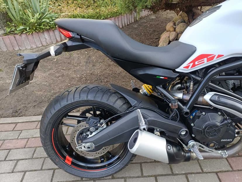 DUCATI MONSTER 797 Rok 2019 54 kW  ABS