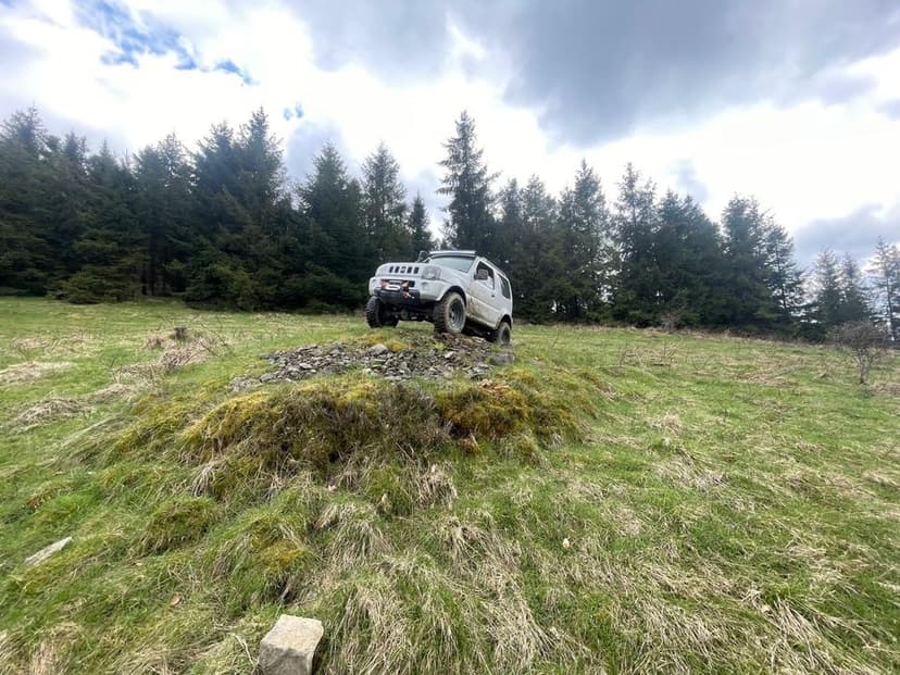 SUZUKI JIMNY – przygotowany do off-roadu | lift | wyciągarka | snorkel