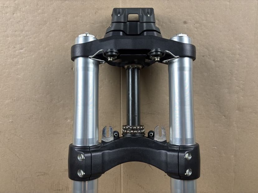 Ducati Monster 821 Zawieszenie Przód Lagi Laga Prawa Lewa Półki Ośka