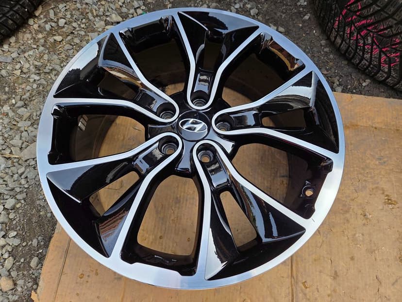 Felgi HYUNDAI i30 KONA N TUCSON VELOSTER IoniQ Elantra 19 ET55 5x114,3