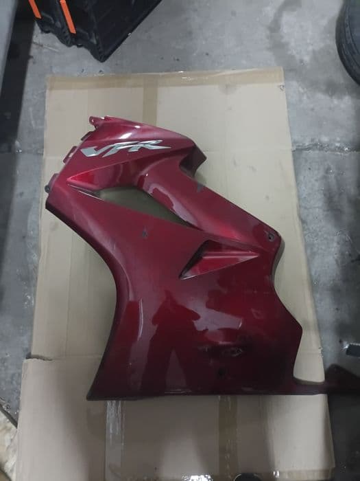 Kierunkowskazy zbiorniczek stelaż boczek vfr800