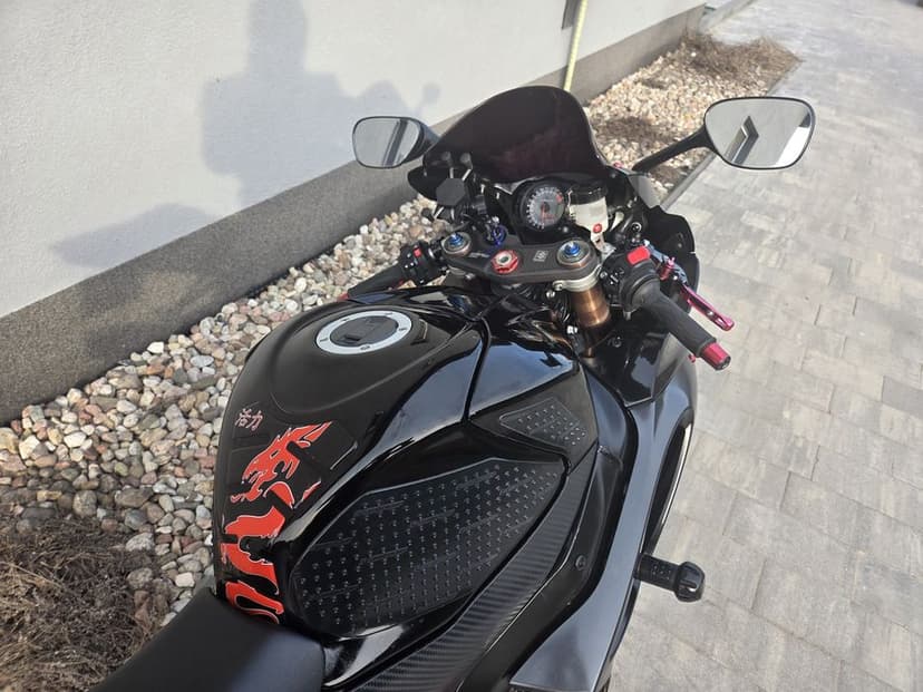 Suzuki gsxr 1000 k8 dodatki bardzo niski przebieg