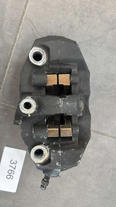 Zacisk hamulcowy Prawy Przód Suzuki GSX-R 1000 K7 K8  2007-08 [3766]