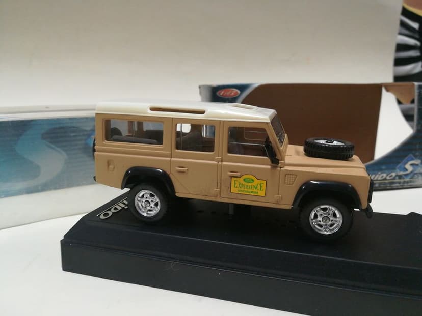 Land Rover Defender Rallye skala 1:43