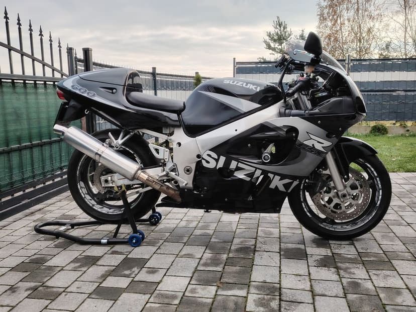 Suzuki GSXR 600. Mocny, 115km