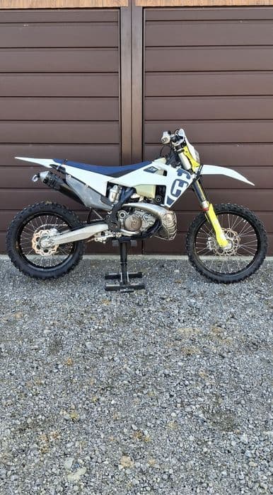 Husqvarna te250i.           ( sx ktm yz beta exc )