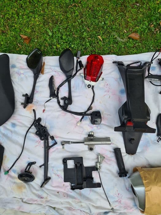 Suzuki GSXR 1000 L7 części, wydech, siedzenie, przełącznik