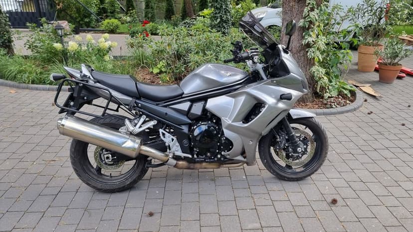 Suzuki GSX 1250 FA – 2010 r., przebieg 33 000 km, zadbany, z kuframi