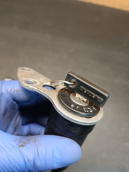 Stacyjka korek baku paliwa 2 kluczyki części Suzuki DRZ DR-Z 400 S SM