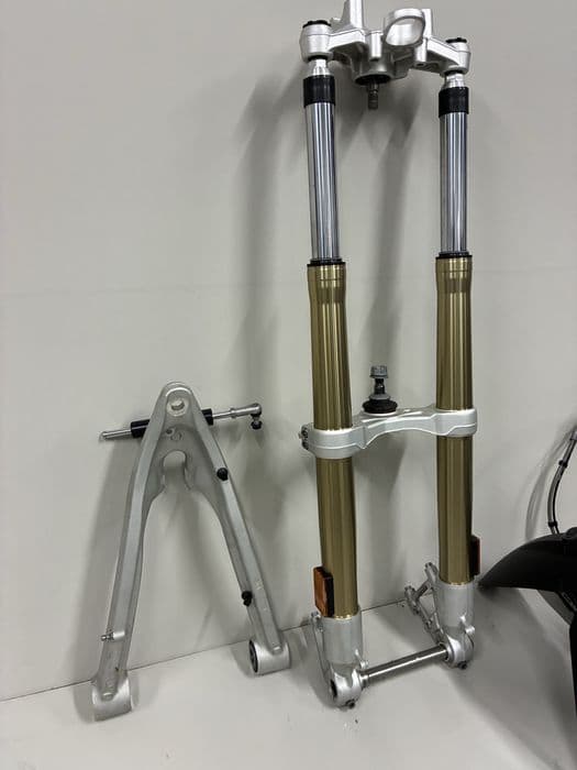 Zawieszenie Lagi półka błotnik wahacz komplet BMW R1250 GS. 22R