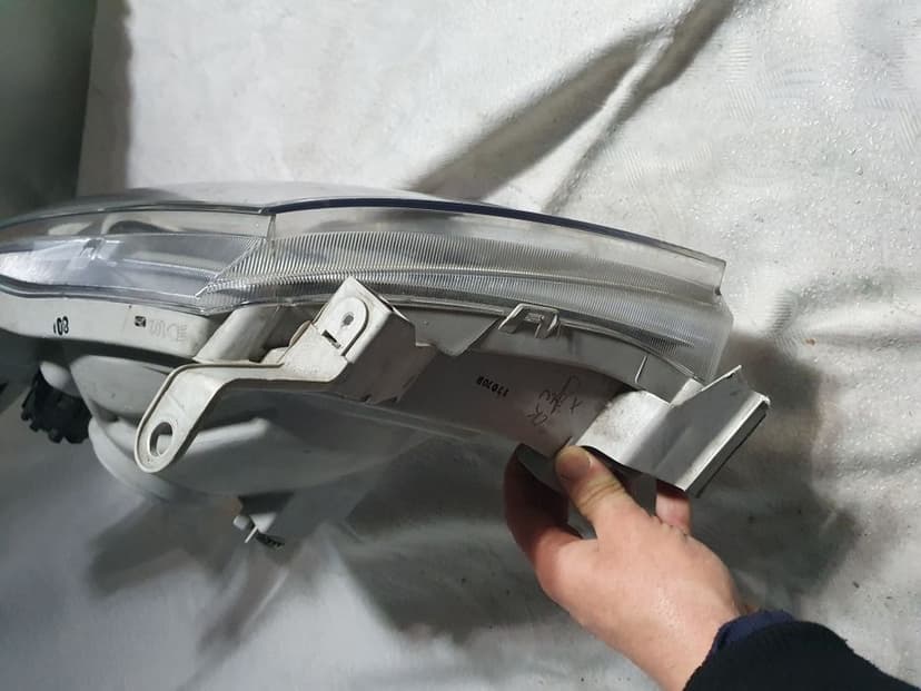 Lampa Lewa Toyota Hilux Europa przednia