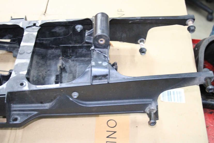 Stelaż Tył Tylny Ogon Zadupek Wypełnieni Yamaha R6 5SL RJ05 RJ09 03-05