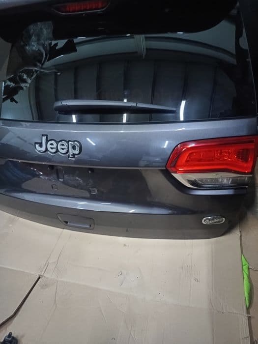 Tylna klapa Jeep grand Cherokee Wk2 PAU