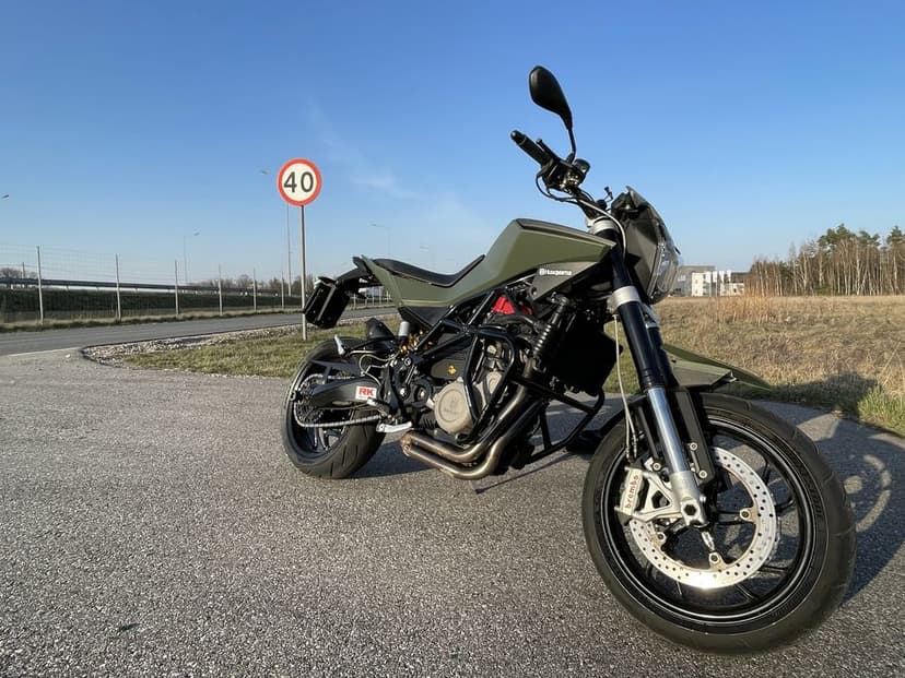 Husqvarna Nuda 900R(supermoto)