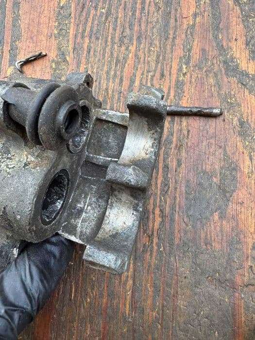 zacisk prawy przod przedn hamulca BRP can am can-am outlander renegade