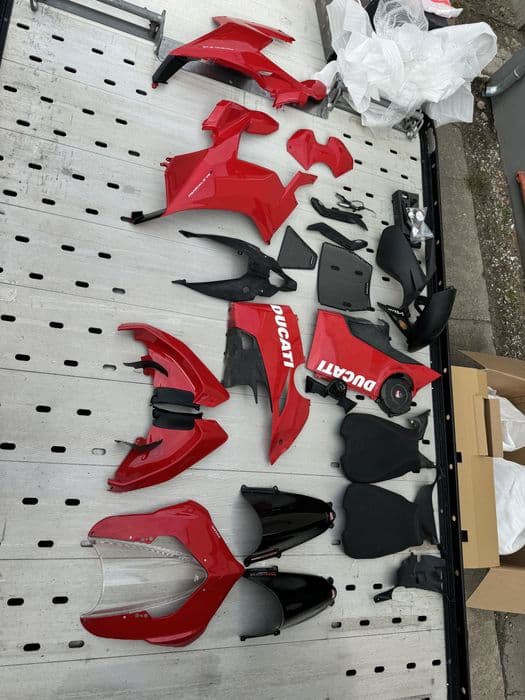 Sprzedam Felgi Ducati Panigale V4s czesci ,owiewki,wydech