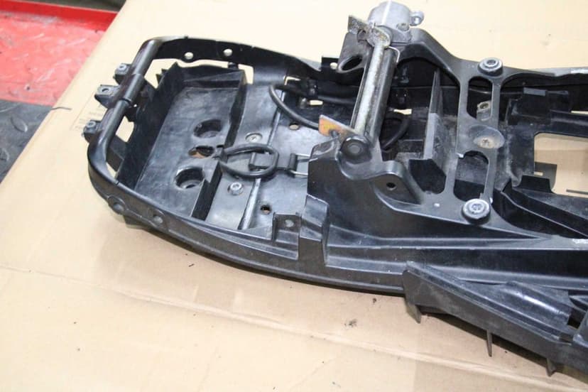 Stelaż Tył Tylny Ogon Zadupek Wypełnieni Yamaha R6 5SL RJ05 RJ09 03-05