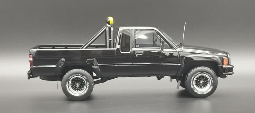 1:18 Otto 1985 Toyota Hilux SR5 Glossy Black 202 Xt Back To The Future