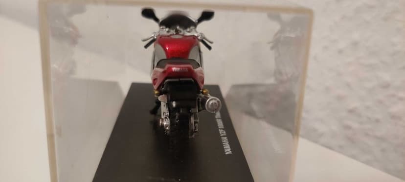 Yamaha YZF 1000R  - model w skali 1:43. Nowy. dla kolekcjonera