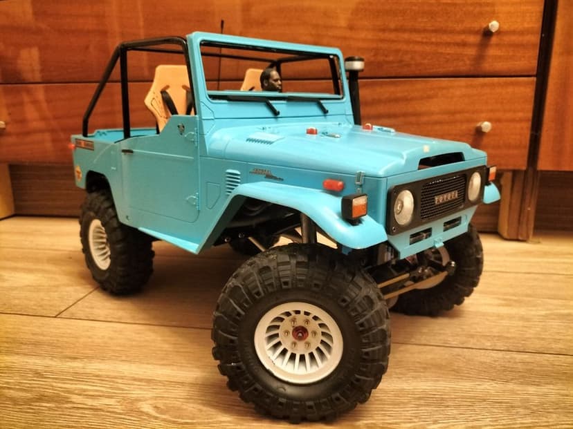 Model rc trial crawler toyota land cruiser 1/10 hard body zamiana