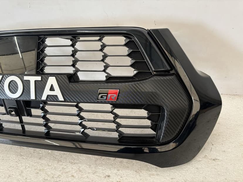 Toyota Hilux VIII 8 lift 20- GR Sport grill atrapa kratka zderzaka