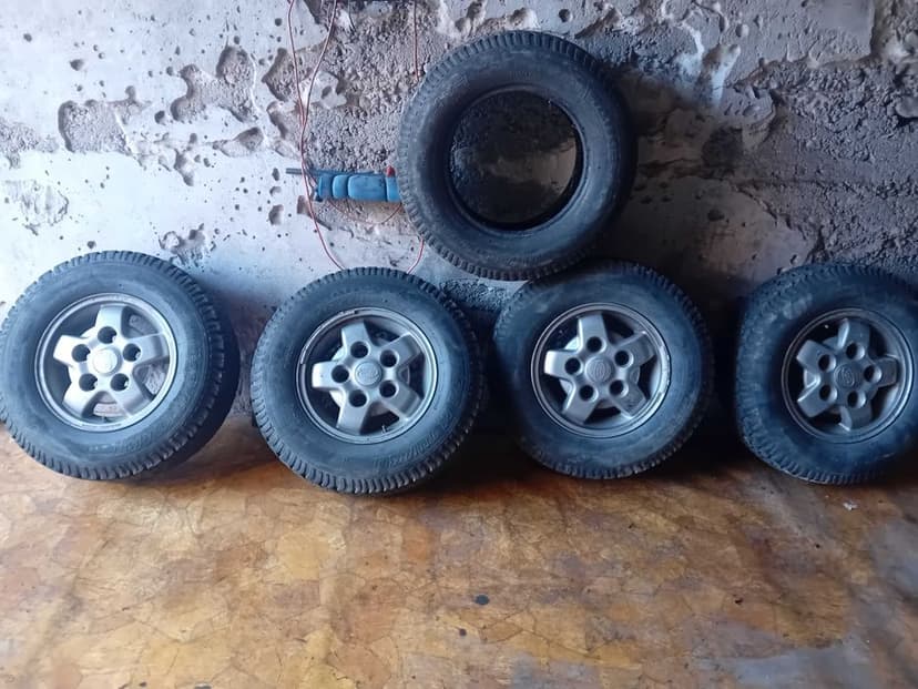 Land Rover Discovery 1 felgi / opony dwa zestawy