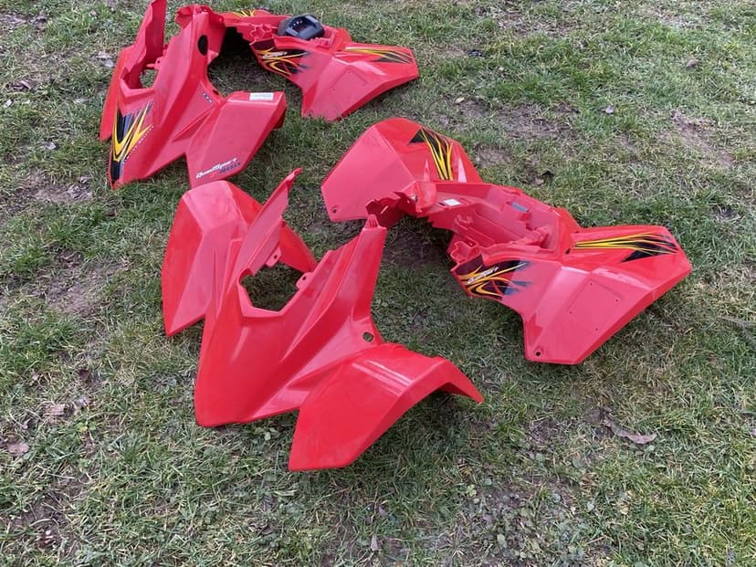 Plastiki owiewki nadkola Suzuki ltz 400 K9 wtrysk