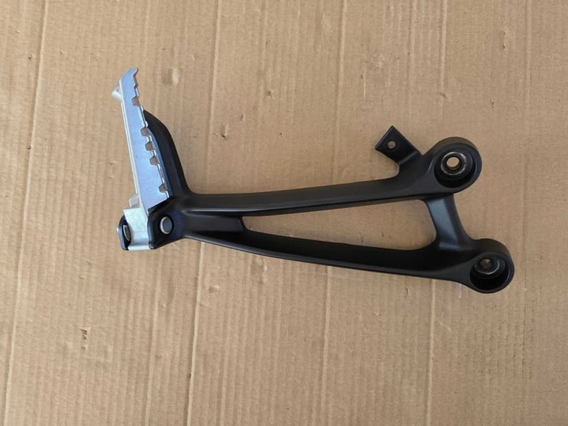 Set pasażera prawy tył Yamaha MT 07 MT-07 MT07 podnóżek 2020-