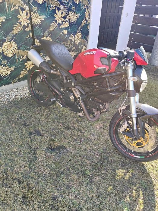 Motocykl Ducati Monster 696