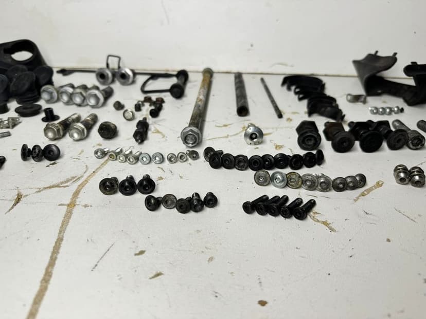 Ducati Monster 821 Śruby śrubki Owiewek Śruba Mocowania Nakrętki