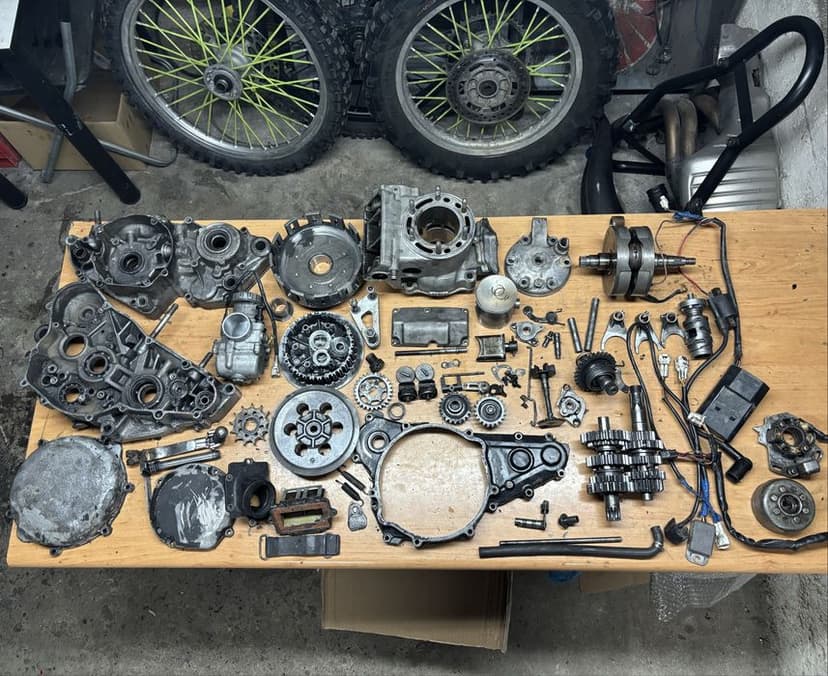Suzuki RM 250 Czesci Cylinder Zawór Skrzynia Zaplon Kartery Glowica