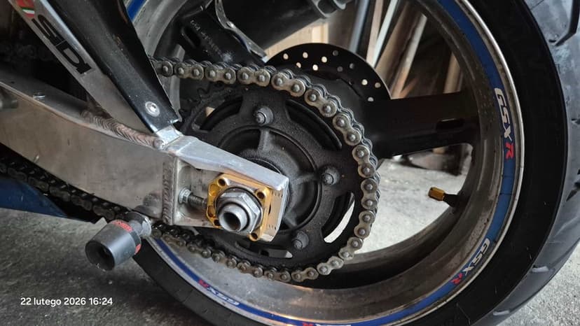 Suzuki GSXR 750 K1 2001 rok