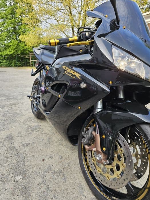 Honda cbr1000rr sc57 2004rok