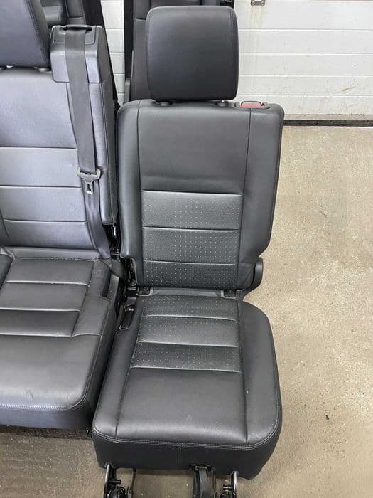 Fotele KPL 3 Rzędy Grzane Wentylowane Skóra Land Rover Discovery III