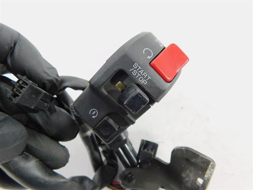 PRZEŁĄCZNIK PRAWY PRZÓD KAWASAKI ZX-10R 1000 NINJA 04-05 460910114