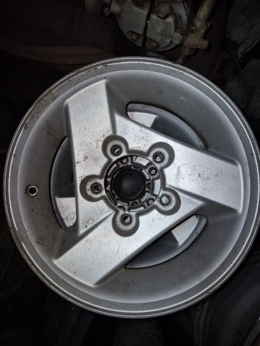 Felgi aluminiowe Suzuki Jimny 15 zapasówka alufelgi Vitara Niva