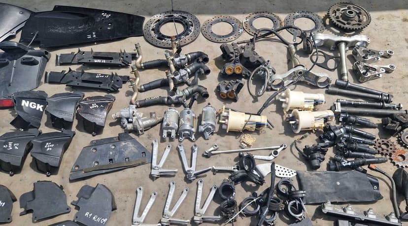 Yamaha YZF R1 RN09 chłodnica wentylator pług owiewka wypełnienie szyba