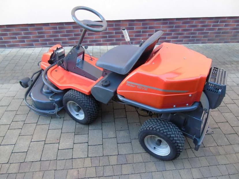 Traktorek kosiarka HUSQVARNA RIDER 15v2  2cylindrowy hydro PO SERWISIE
