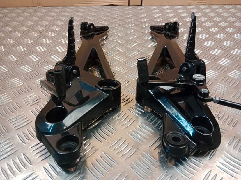 Ducati Monster 696 Sety Kierowcy Set Prawy Lewy Podnóżki Podnóżek