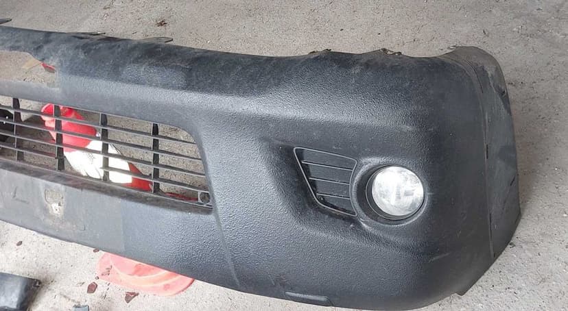 Przedni zderzak Toyota HILUX 2013