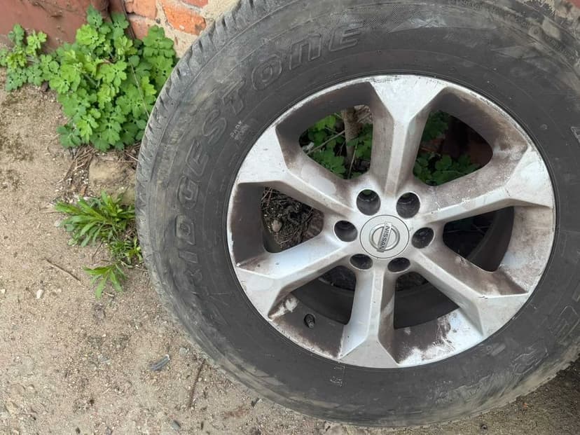 Felgi nissan navara d40 17' + 2 ładne opony
