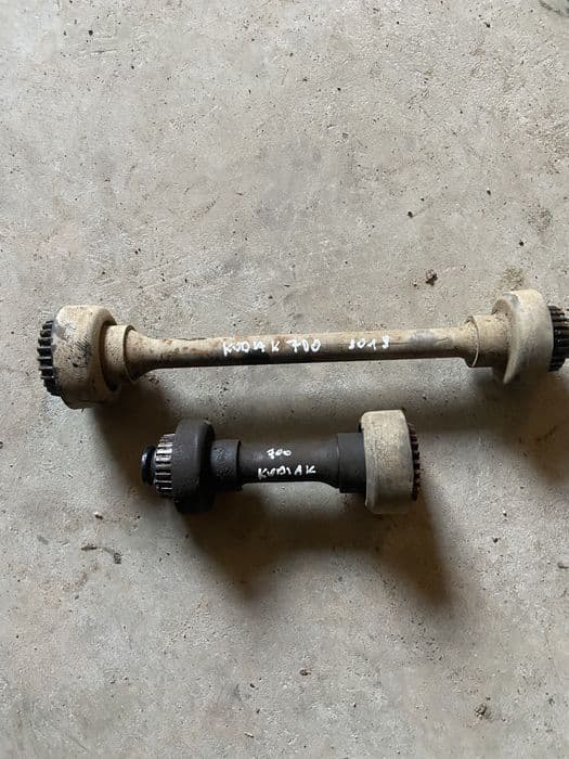 Wałek tył wałek przedni kodiak 700 grizzly 700/550 gniazdo